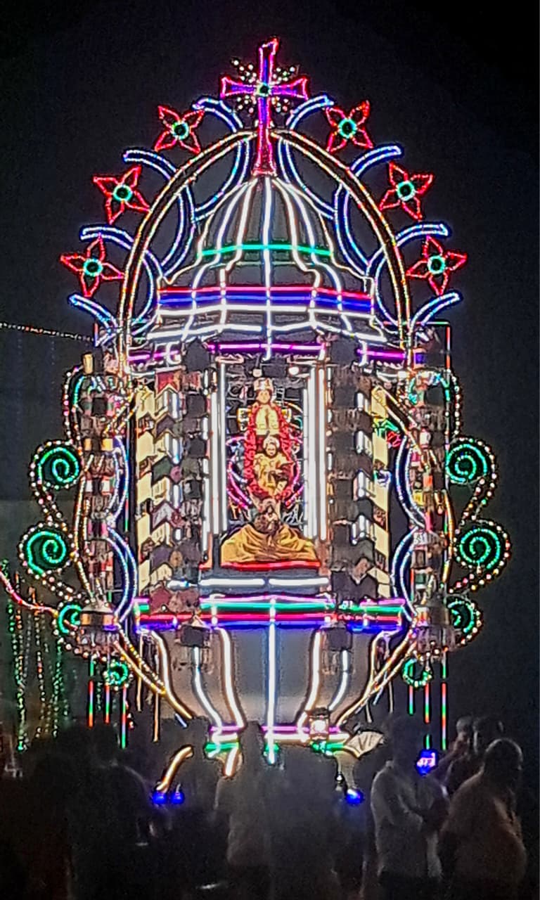 Illuminated chariot